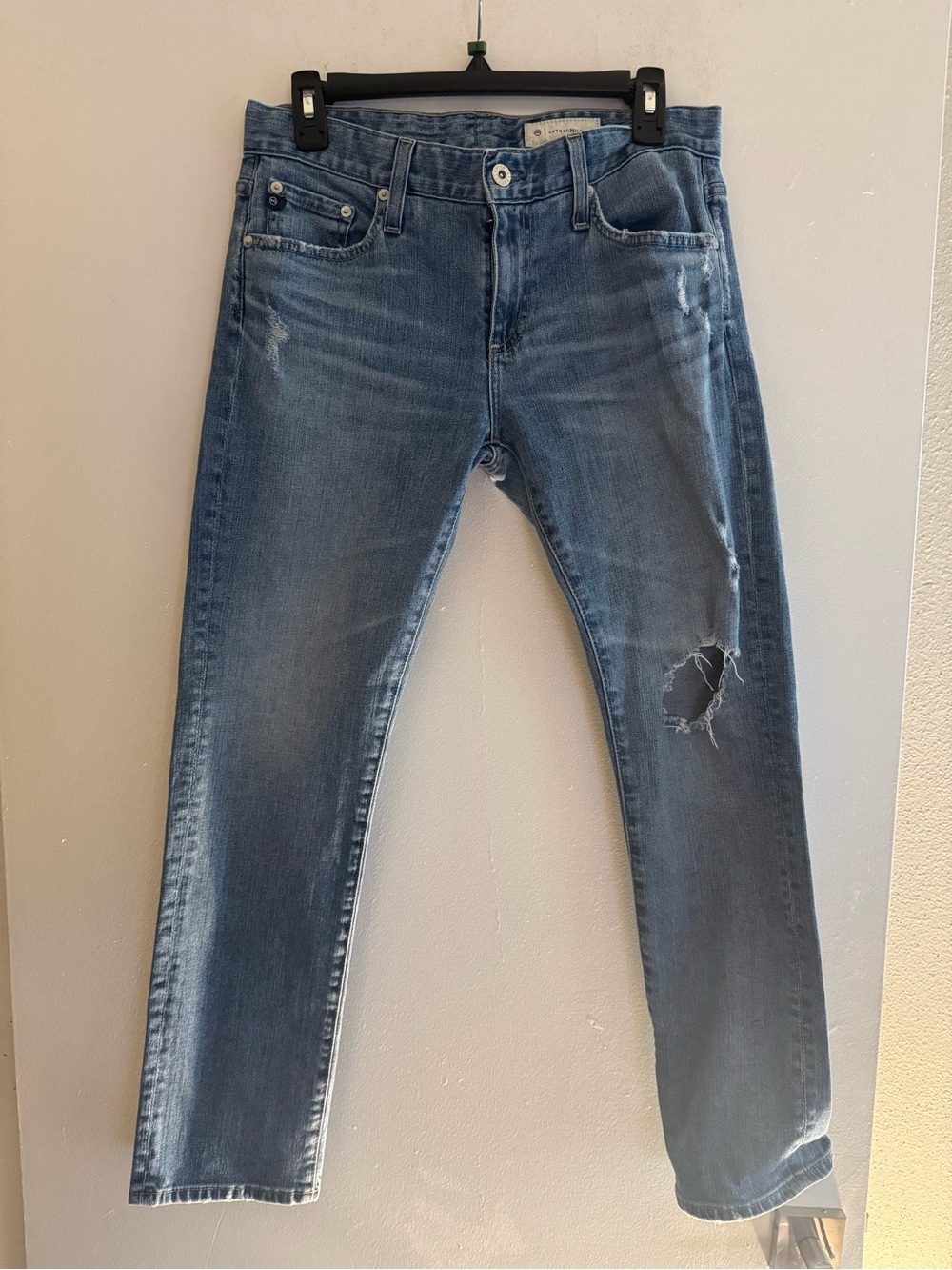 Anthropologie Women's Straight Leg Jeans Faded Blue with Distressed Knee Size 27